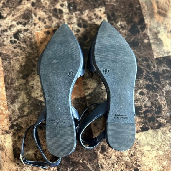 Old Navy eyelet sandals - Picture 3 of 3